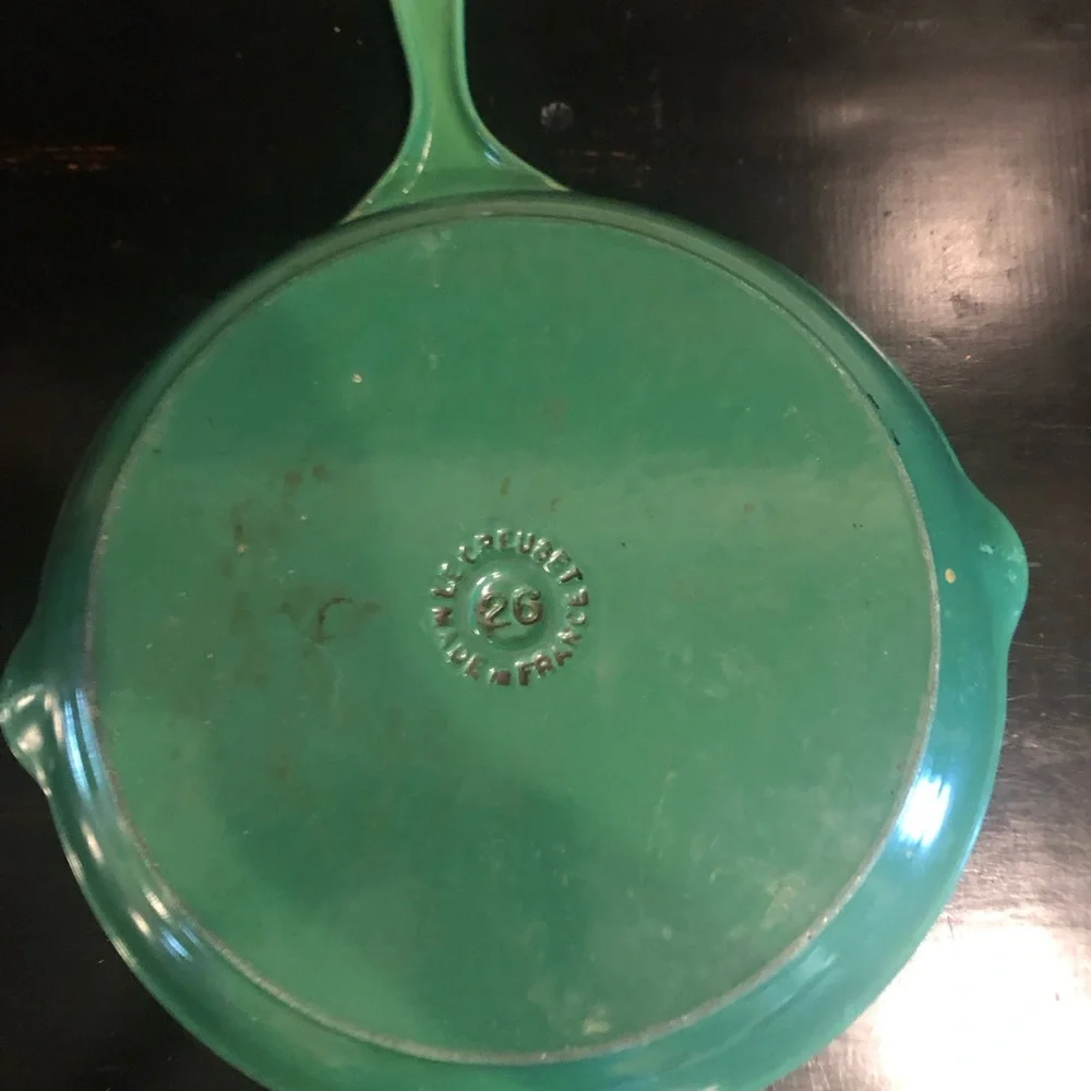 Le Creuset 26 cm fry pan cast iron green great condition preowned